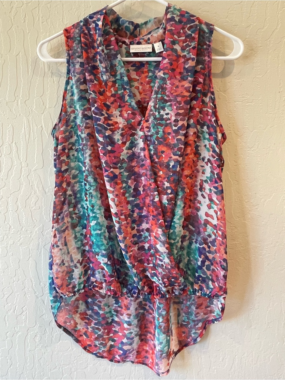 Bisou Bisou Multicolor Abstract Print Sleeveless Surplice Top